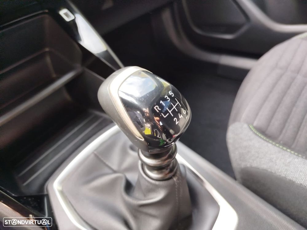 Peugeot 2008 1.2 PureTech Active Pack - 24