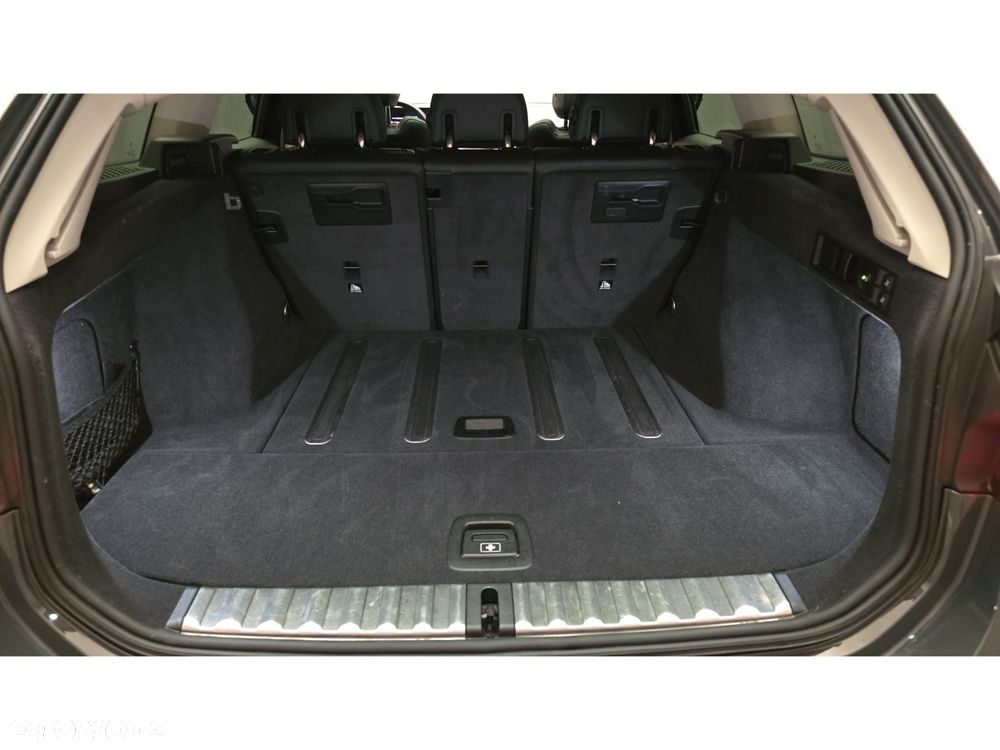 BMW Seria 3 320d xDrive mHEV - 24