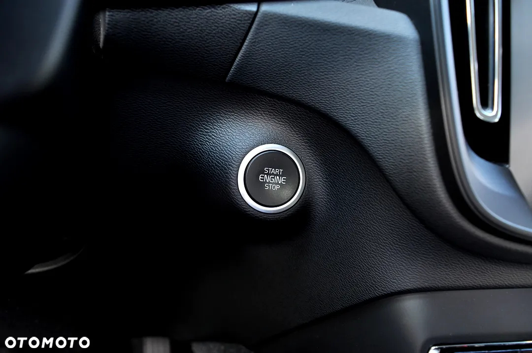 Volvo XC 40 T2 Momentum Pro - 33