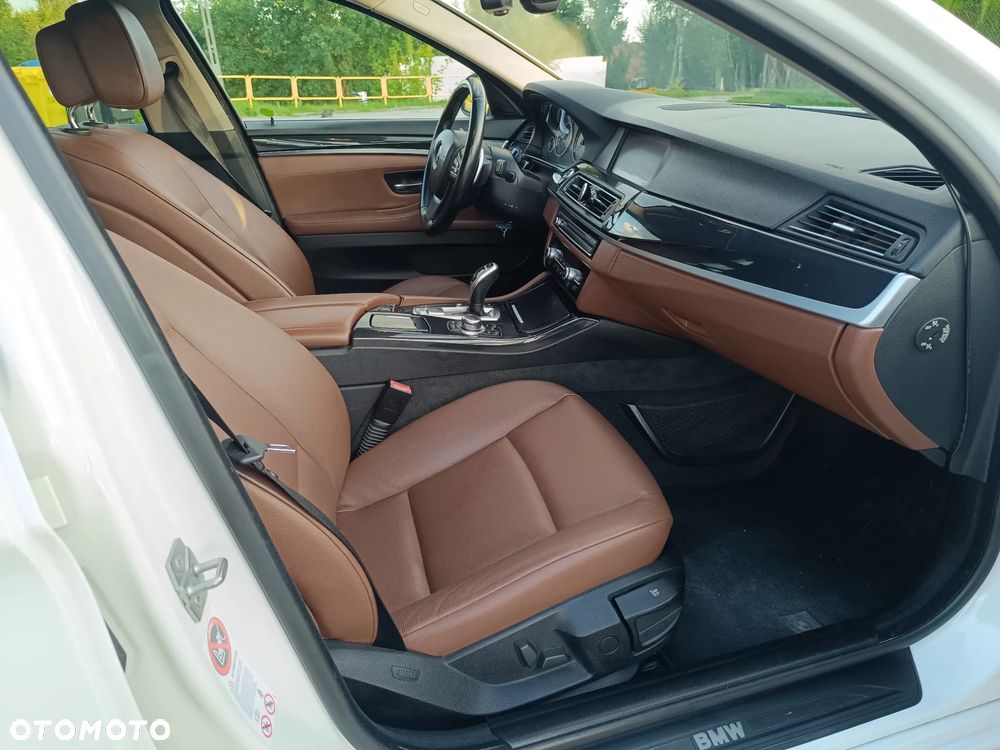 BMW Seria 5 520d - 24