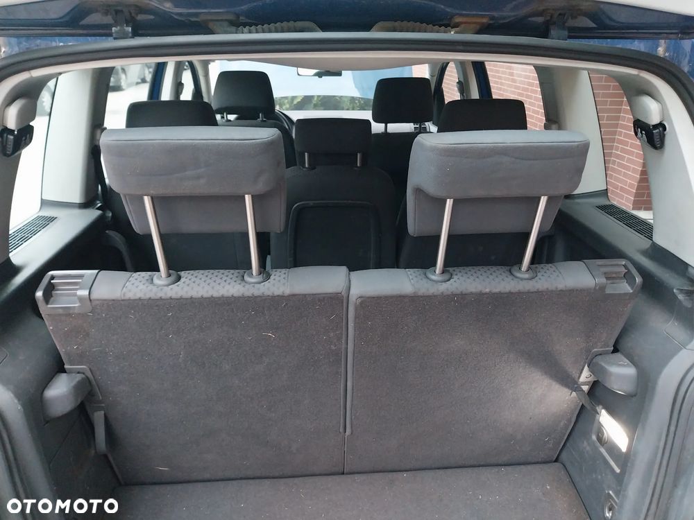 Volkswagen Touran - 19