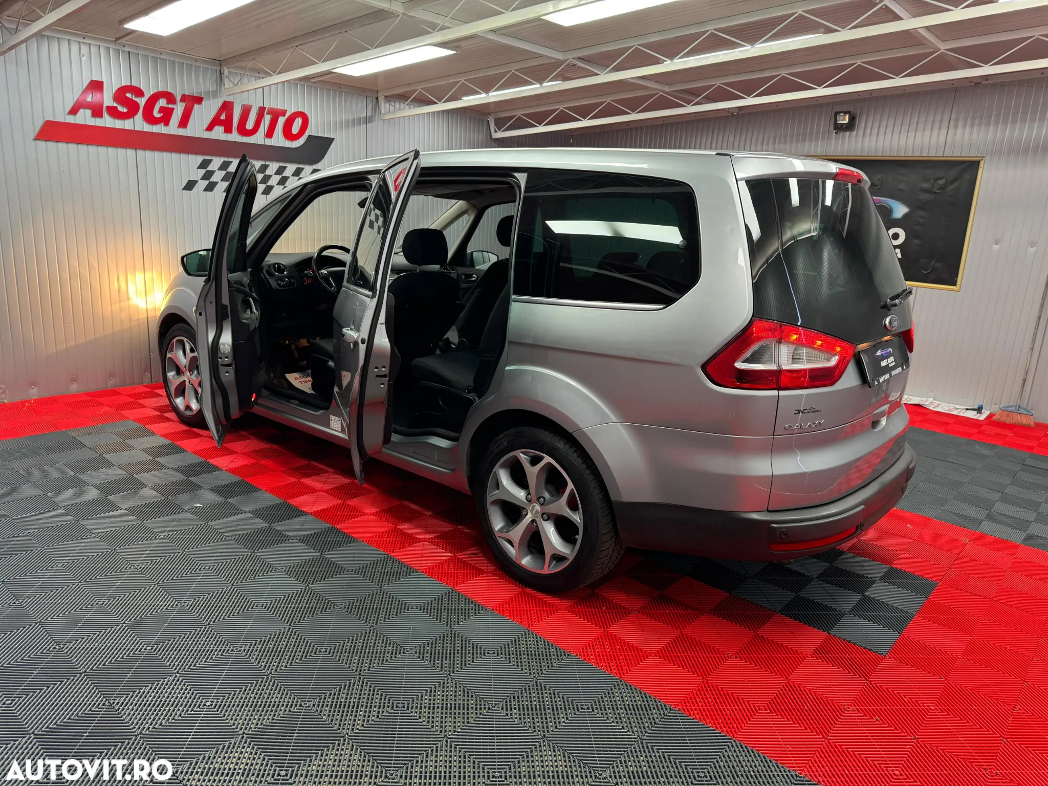 Ford Galaxy 2.0 TDCi Ghia - 17