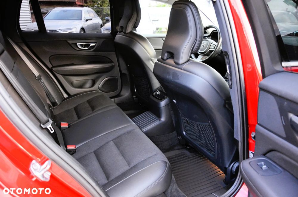 Volvo V60 T6 AWD Plug-In Hybrid Inscription Expression - 12