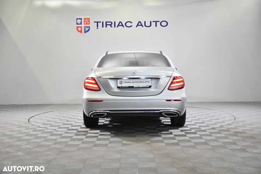 Mercedes-Benz E 200 4MATIC Aut. - 4