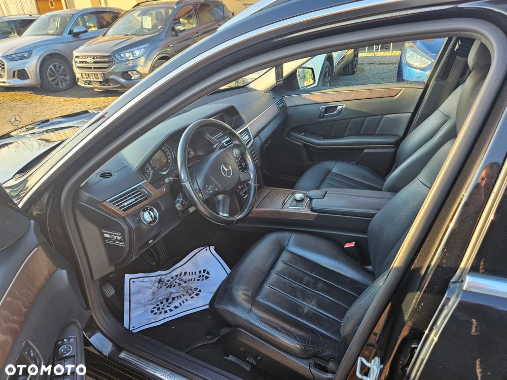 Mercedes-Benz Klasa E 350 CDI DPF BlueEFFICIENCY 7G-TRONIC Elegance - 26
