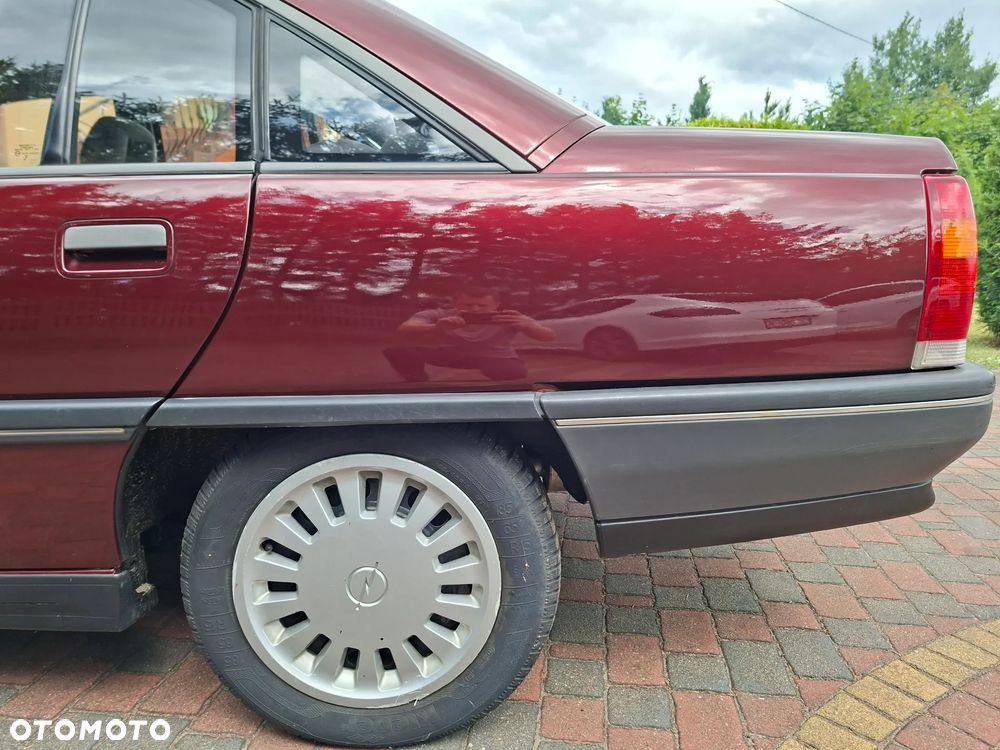 Opel Omega 2.4i GL - 15