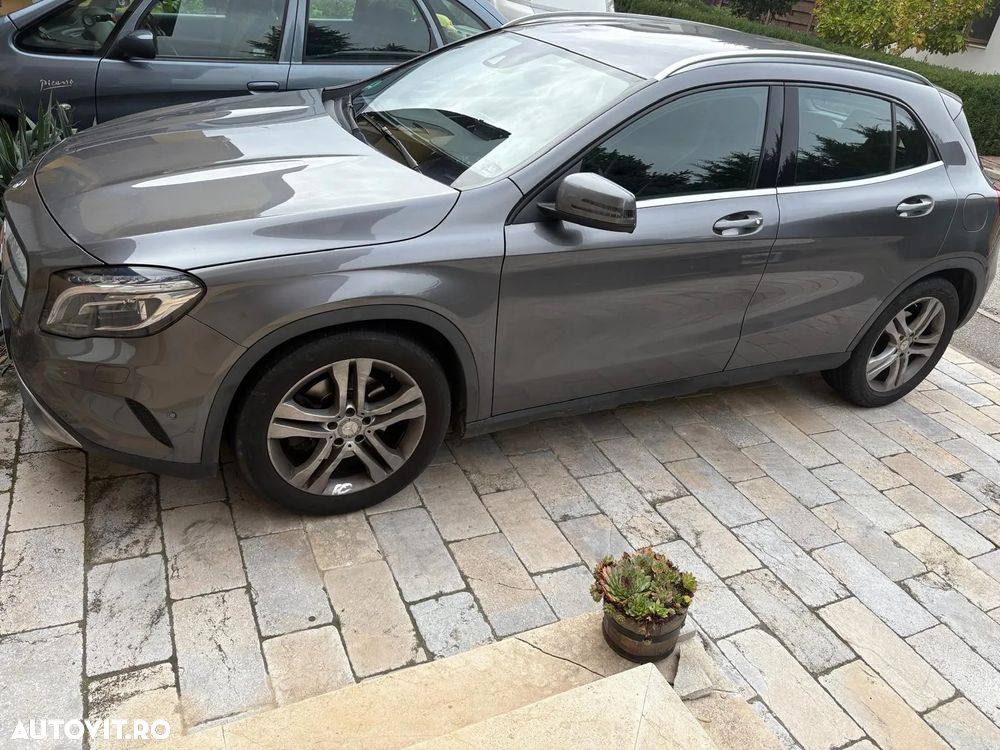 Mercedes-Benz GLA 250 4Matic 7G-DCT - 2