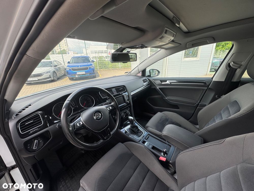 Volkswagen Golf - 8