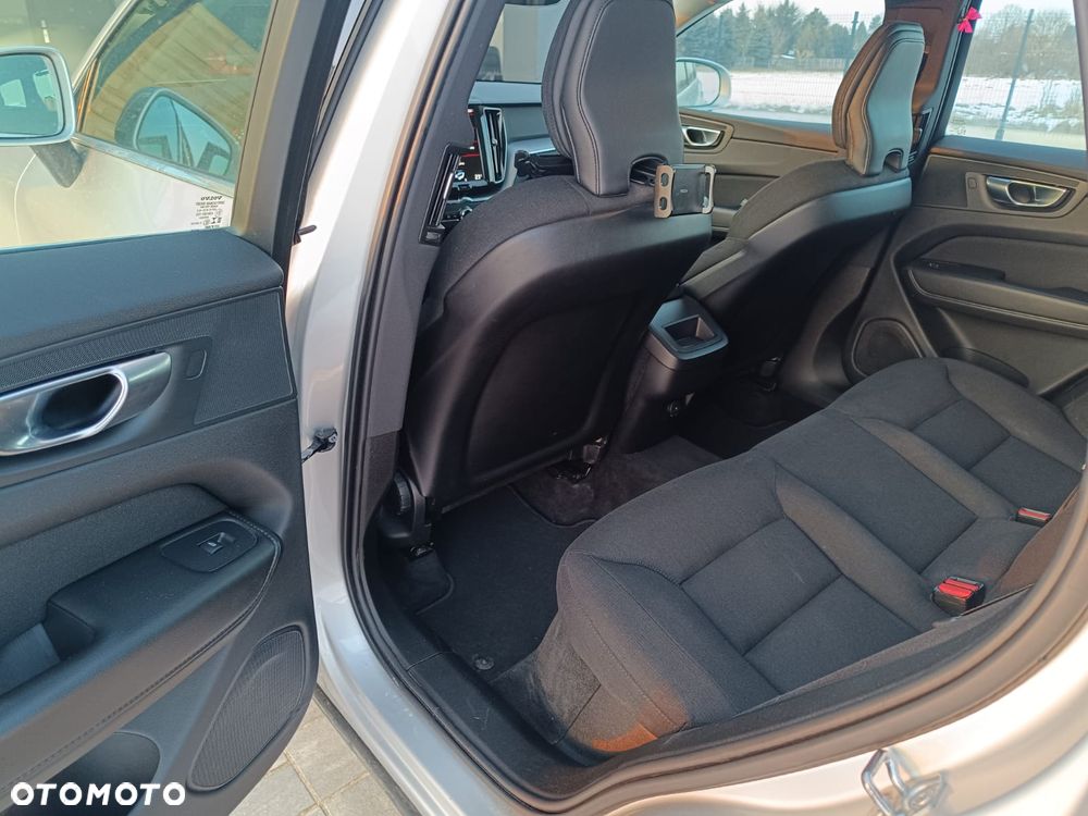 Volvo XC 60 B4 D AWD Geartronic Momentum Pro - 18