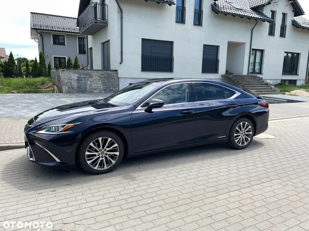 Lexus ES 300h Business Edition - 4