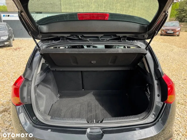Kia Ceed - 33