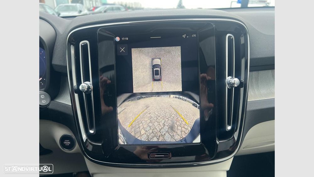 Volvo XC 40 2.0 B3 Plus Dark - 17