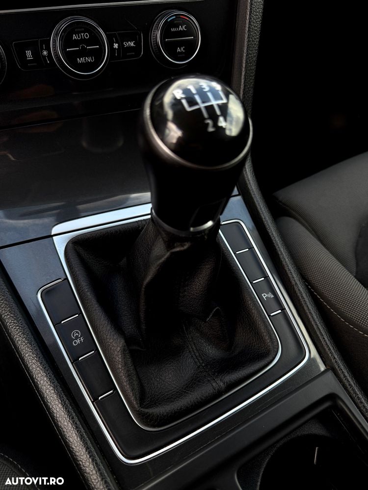 Volkswagen Golf 1.6 TDI Highline - 22