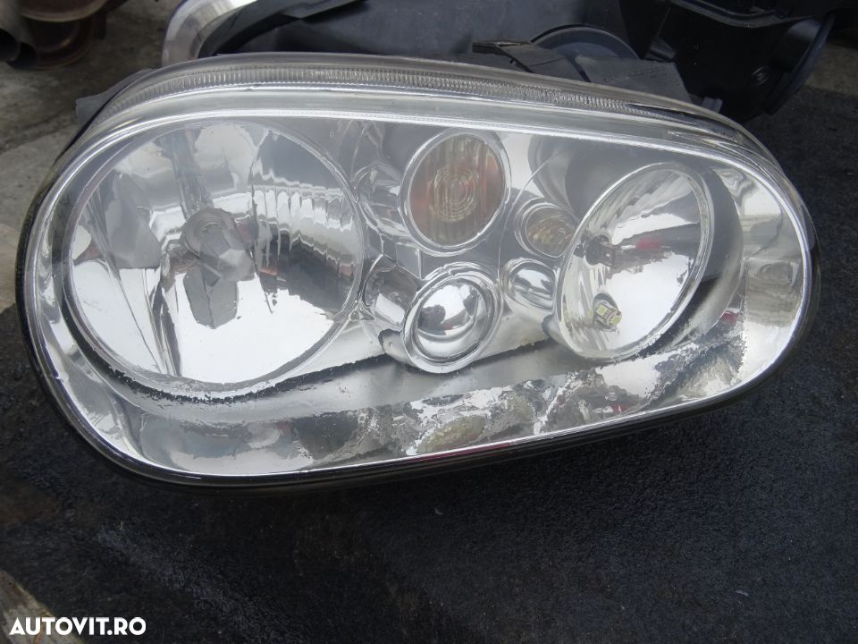 Far dreapta Volkswagen Golf 4 volan pe stanga - 1