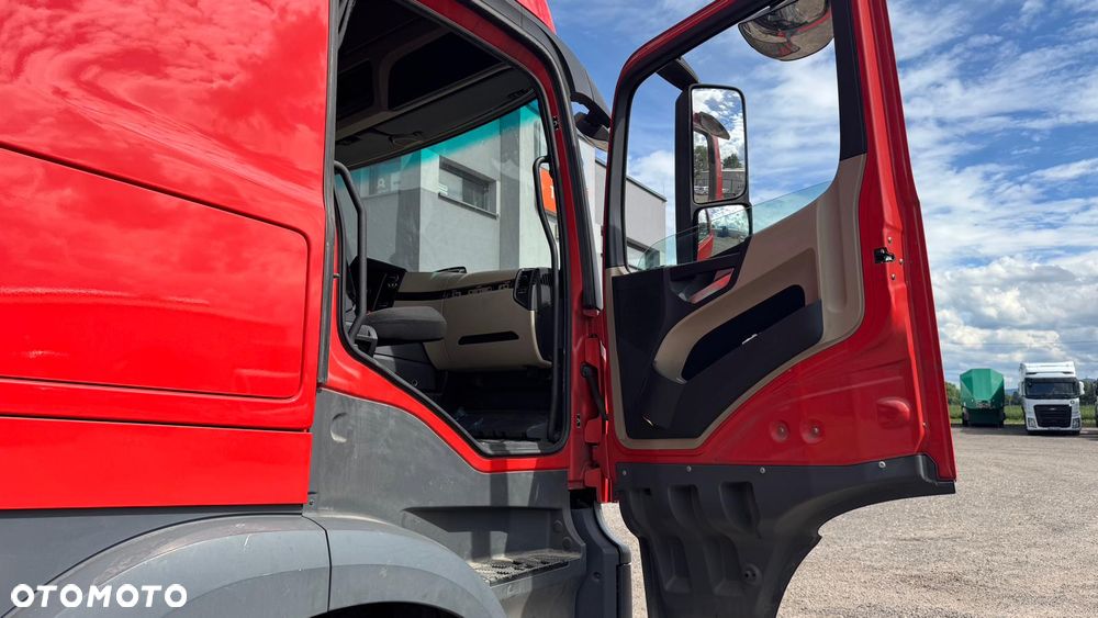 Mercedes-Benz Actros - 8
