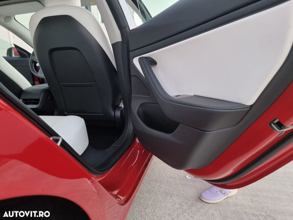 Tesla Model 3 - 21