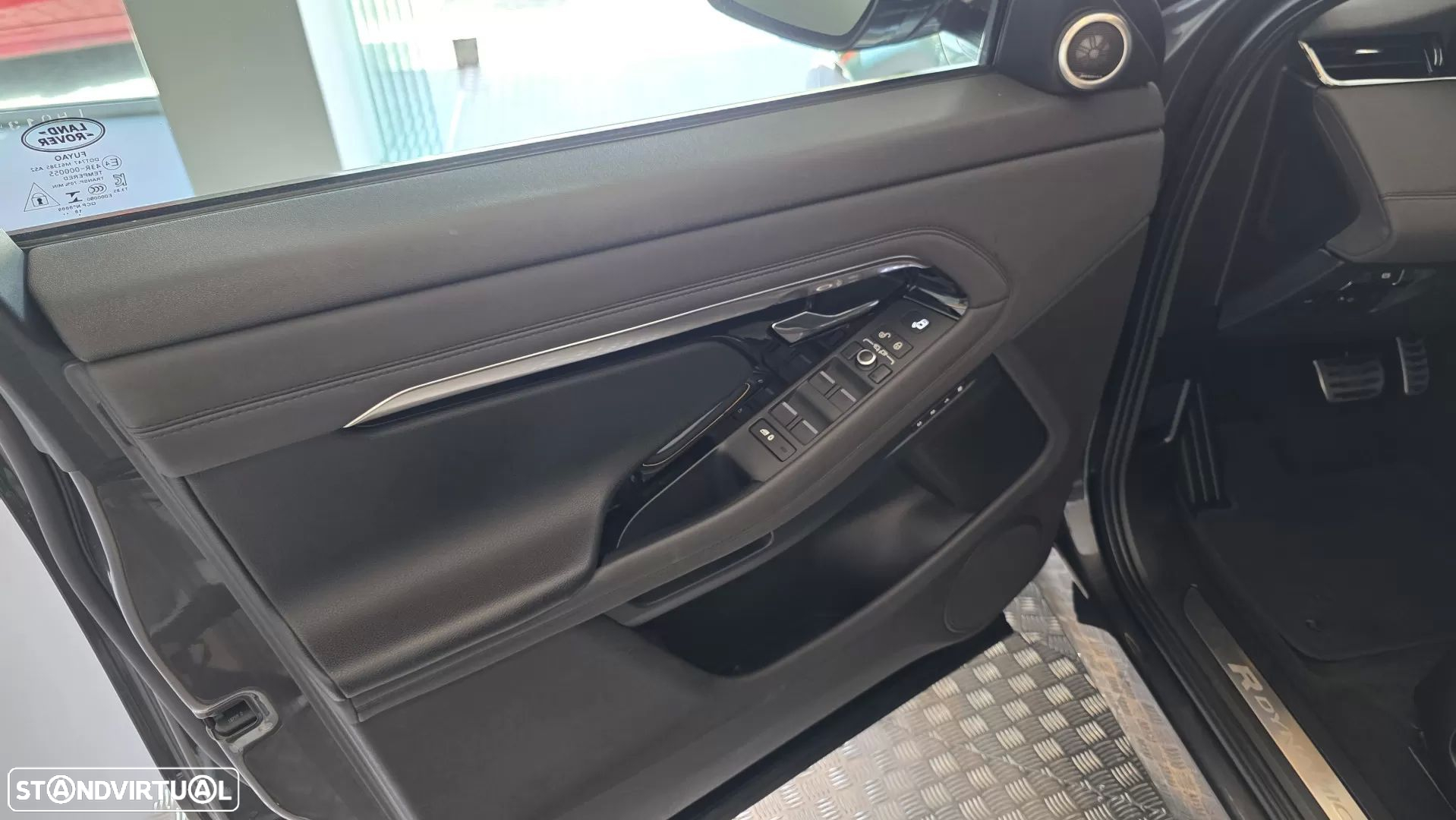 Land Rover Range Rover Evoque 2.0 D240 AWD R-Dynamic HSE Auto - 37