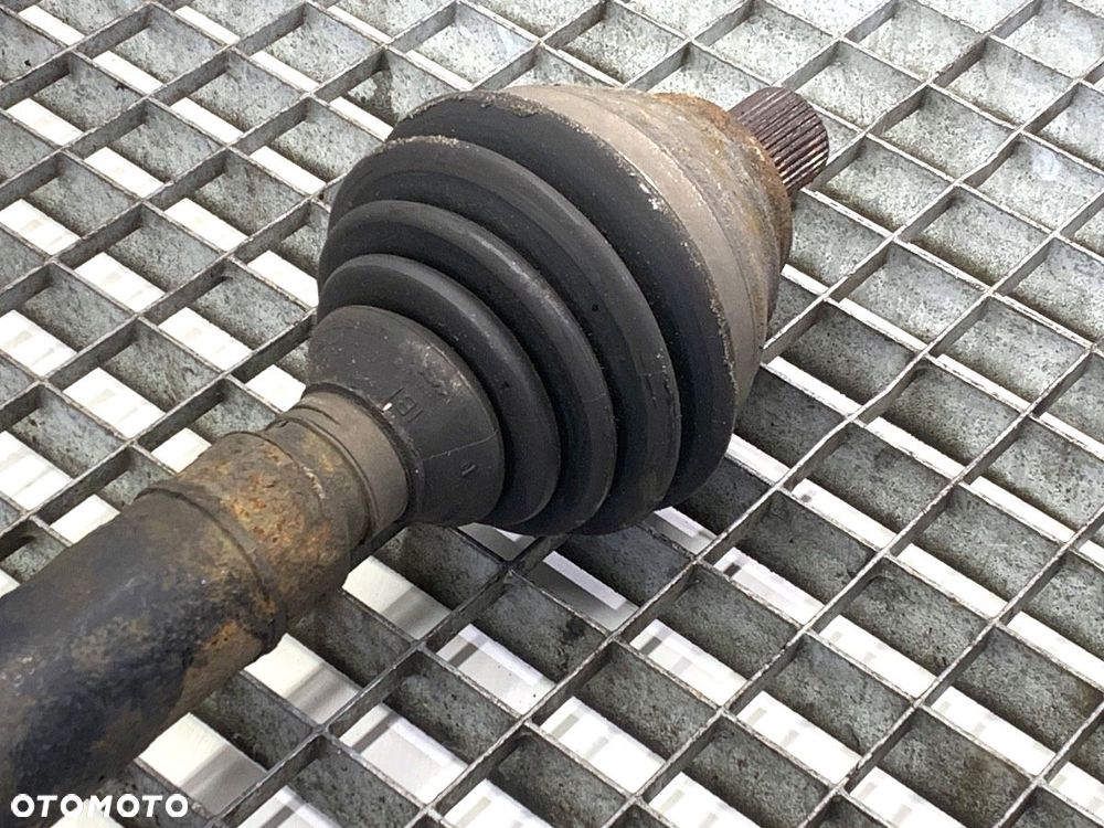 PÓŁOŚ PRAWY PRZÓD  VW CADDY III Nadwozie pełne/minivan (2KA, 2KH, 2CA, 2CH) 2004 - 2015 1.6 TDI - 5