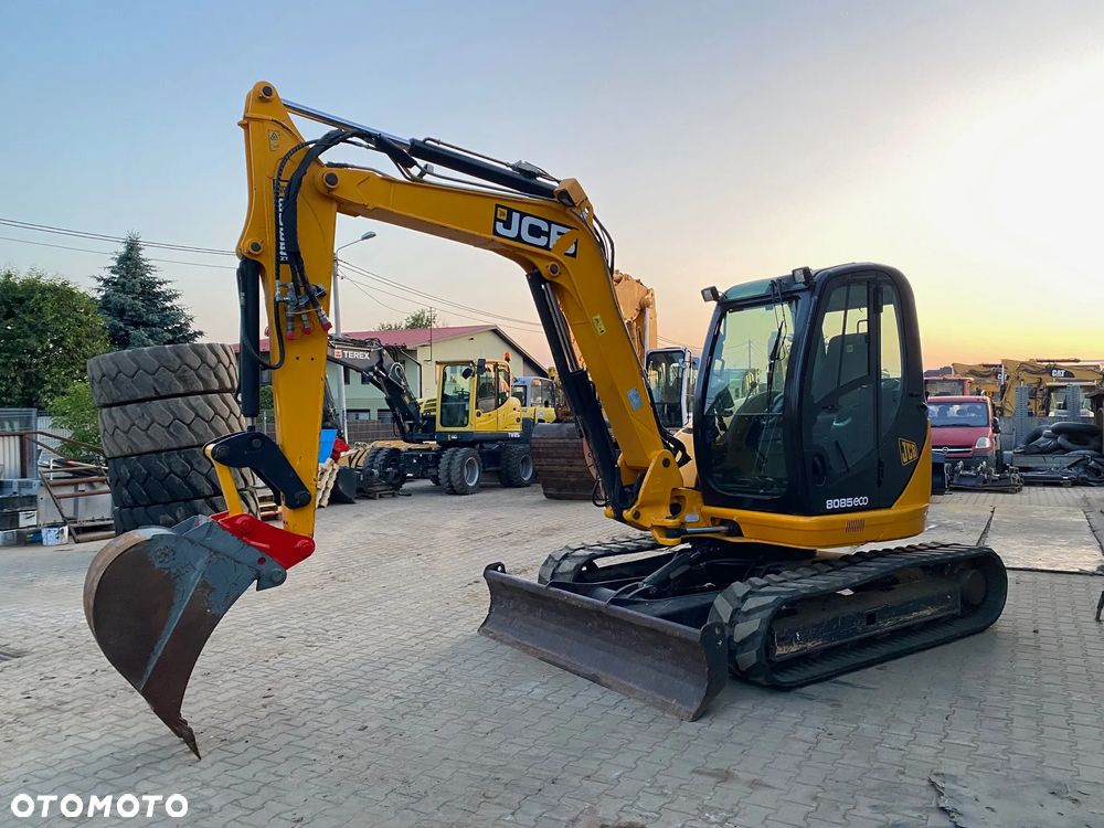 JCB 8085 ZTS, 2 ŁYŻKI, KRÓTKI TYŁ, Z NIEMIEC, WSZYSTKIE LINIE HYDRAULICZNE, - 1