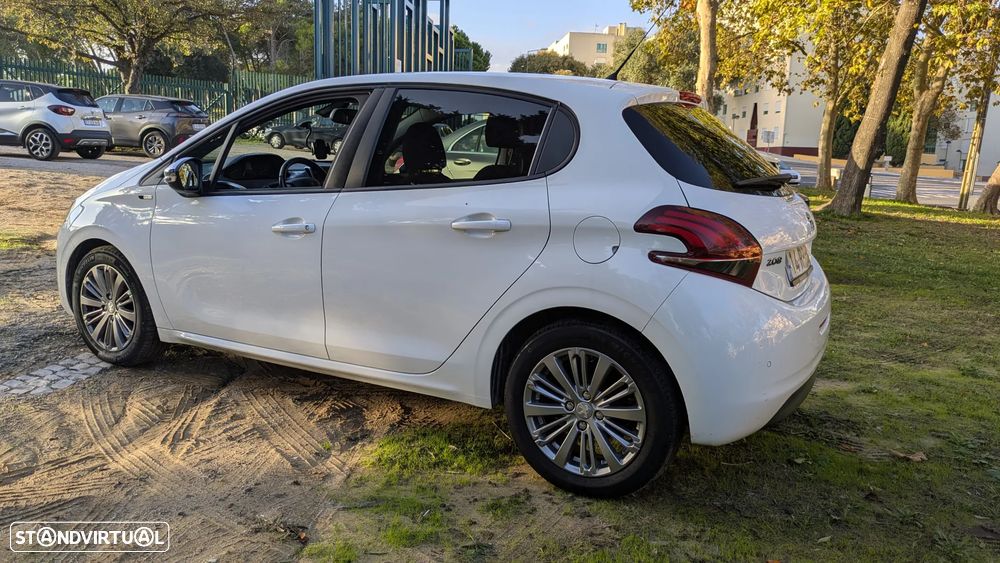 Peugeot 208 1.6 BlueHDi Style - 10