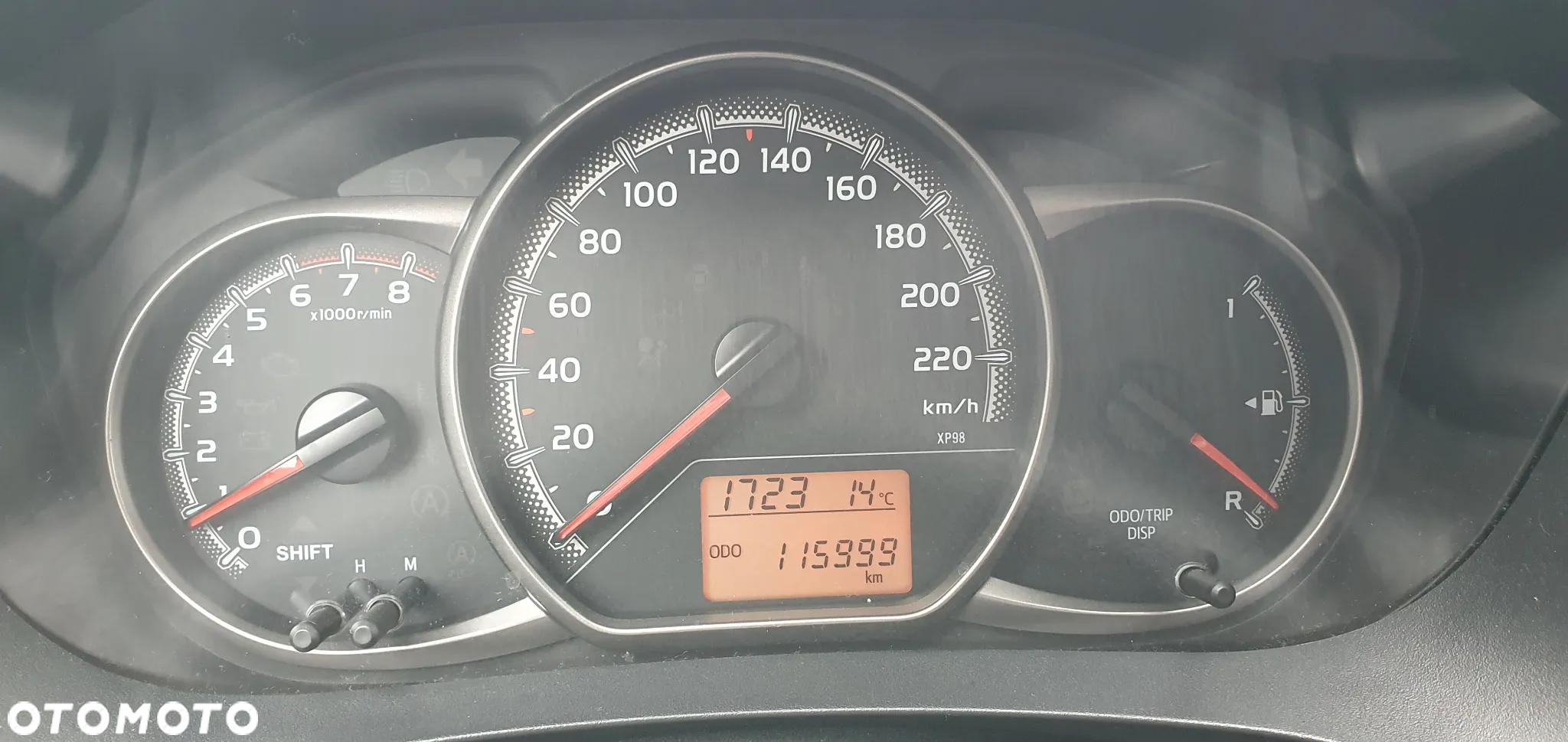 Toyota Yaris 1.0 Premium - 18