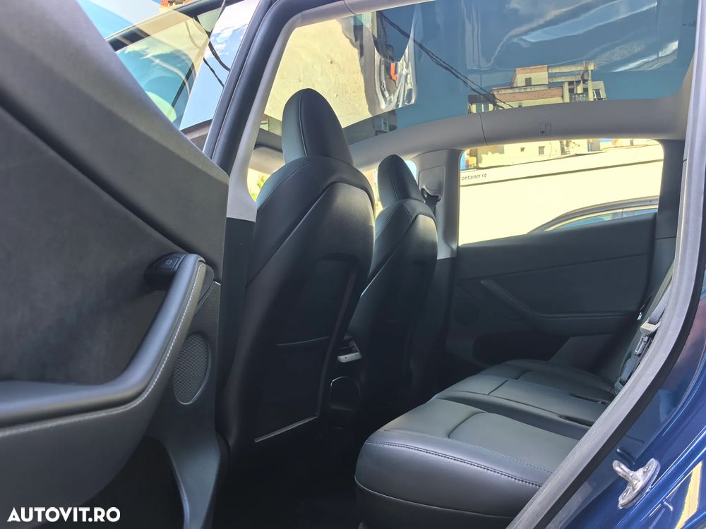 Tesla Model Y Long Range Dual Motor AWD - 8
