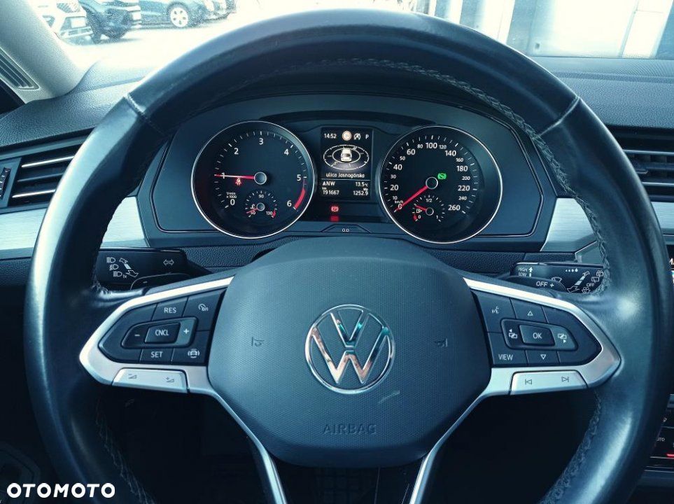 Volkswagen Passat - 16