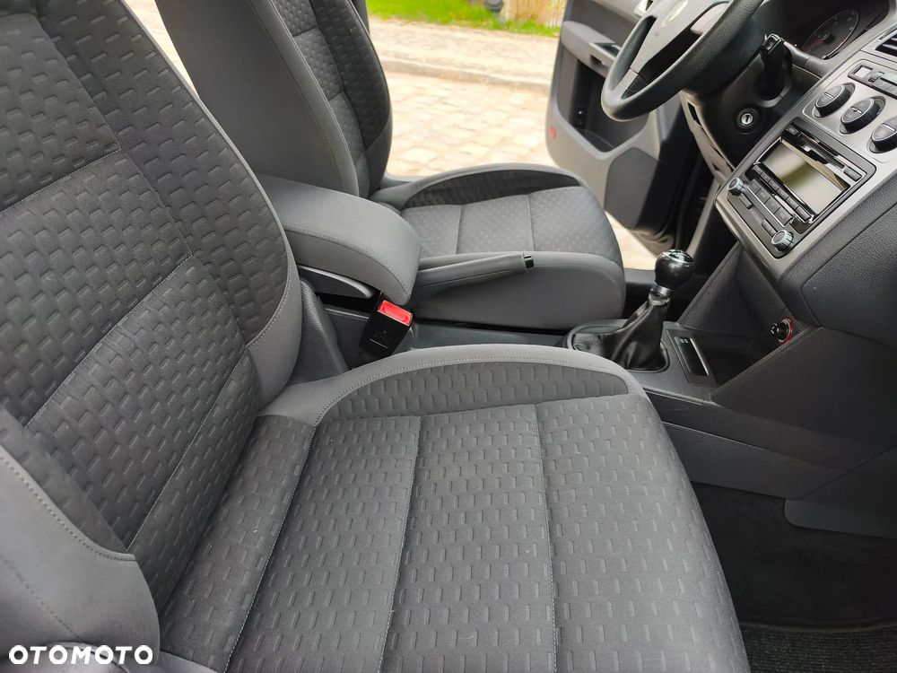 Volkswagen Touran - 25