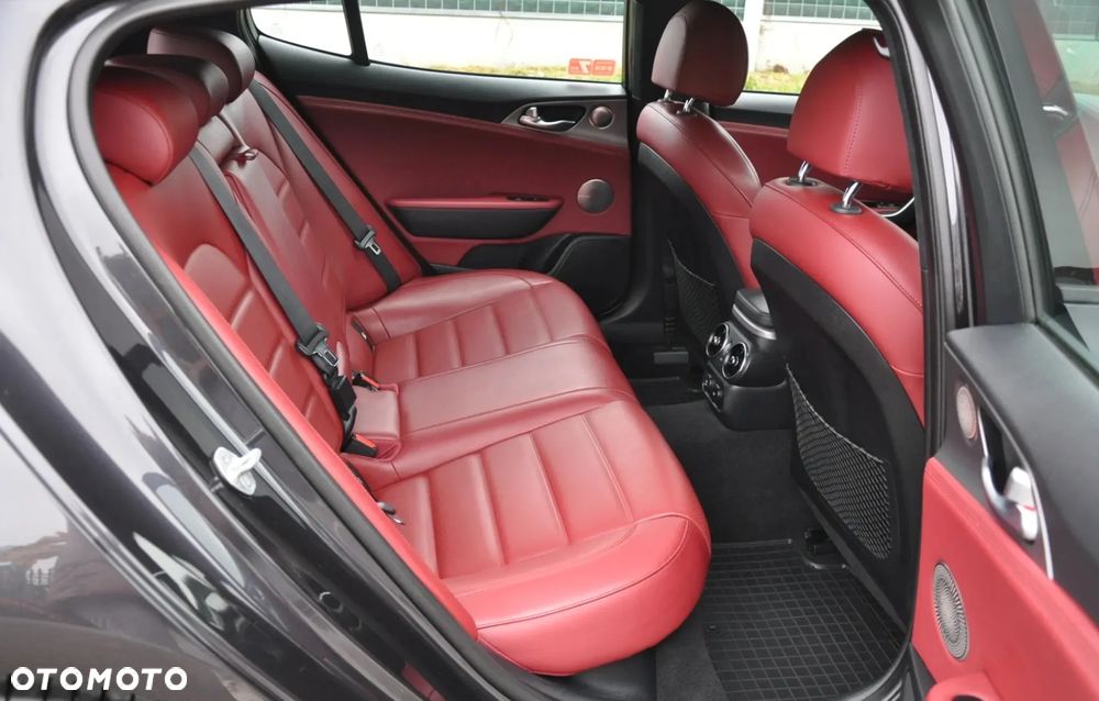 Kia Stinger - 8