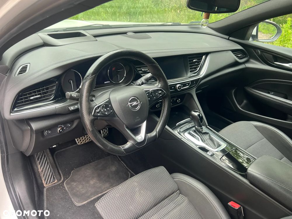 Opel Insignia - 10