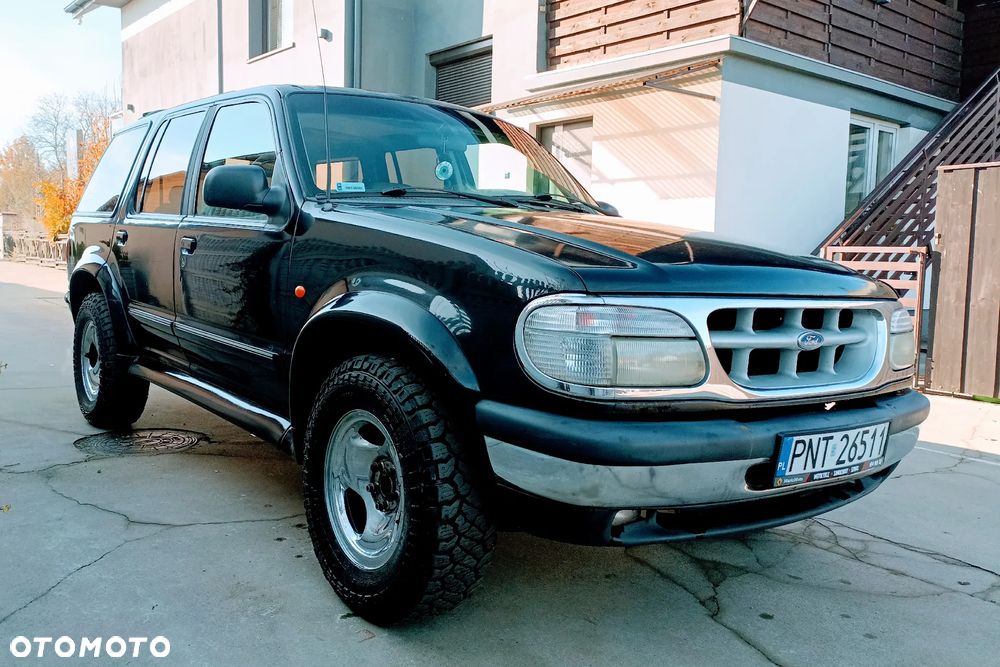 Ford Explorer Standard - 2