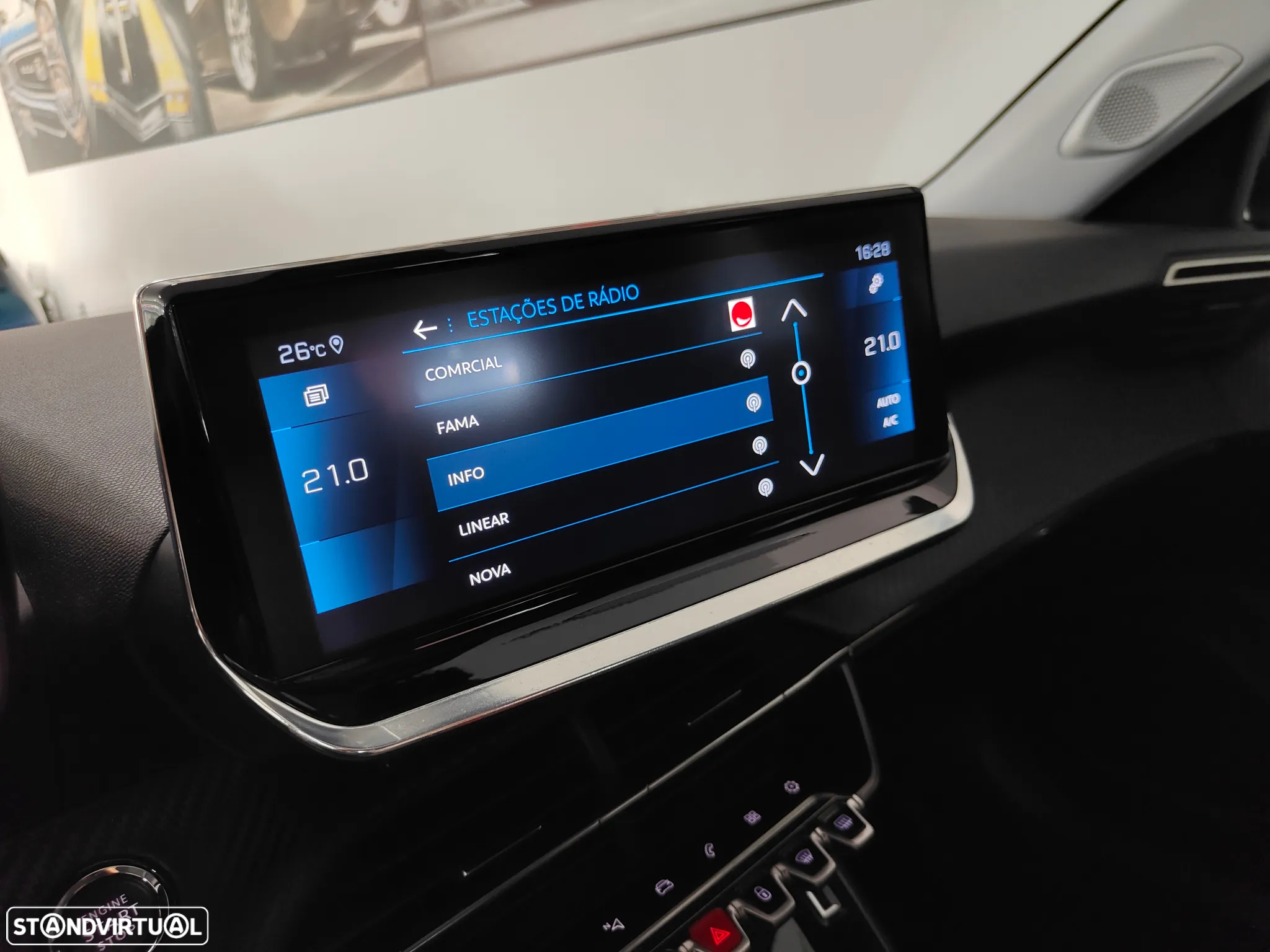 Peugeot 2008 1.2 PureTech Allure EAT8 - 54