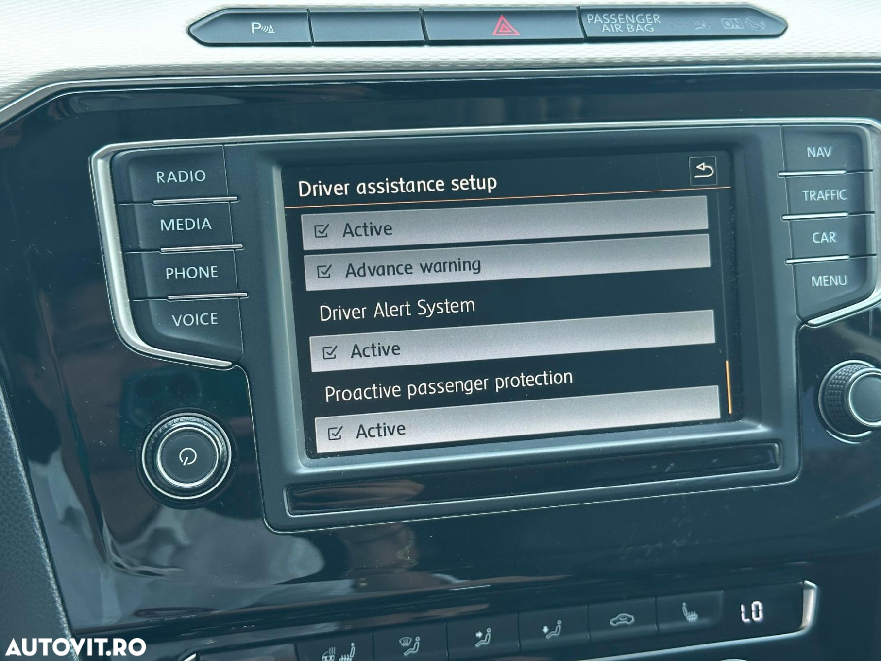 Volkswagen Passat - 16