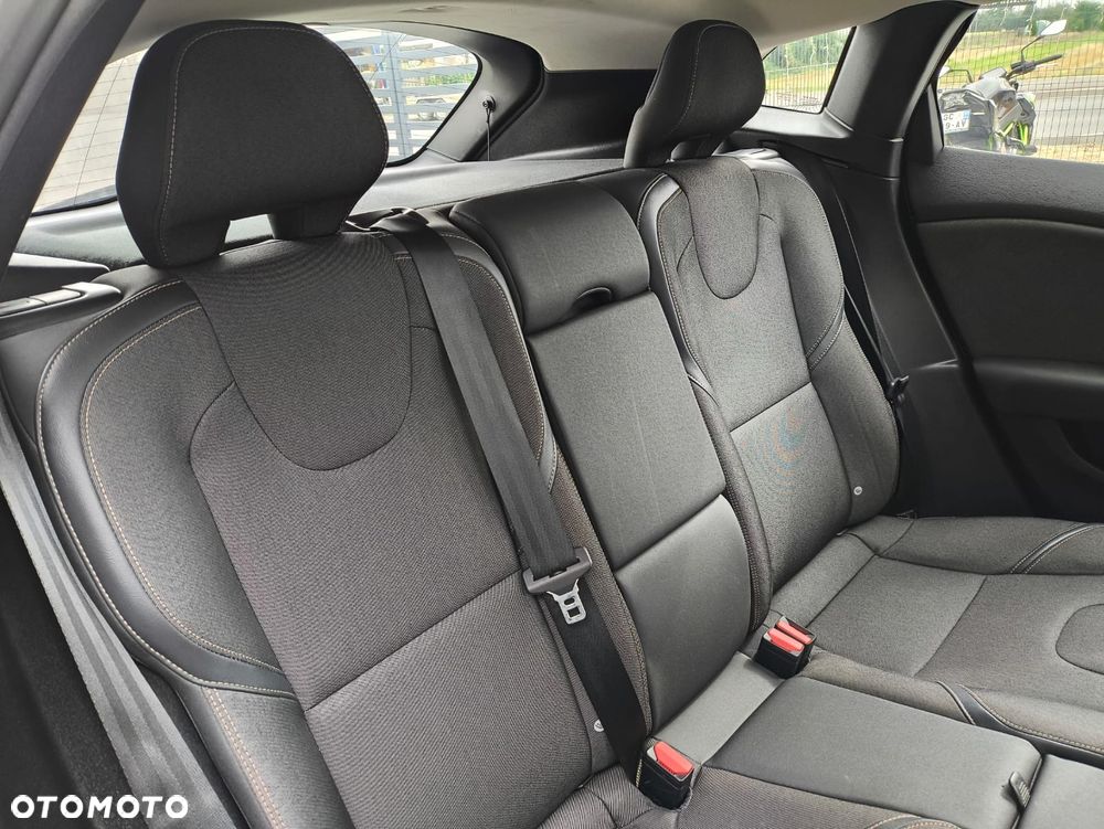 Volvo V40 D3 Momentum - 27