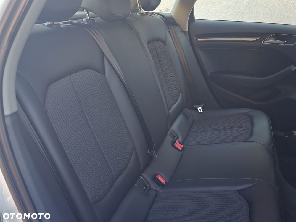 Audi A3 Sportback 2.0 TDI S tronic - 13