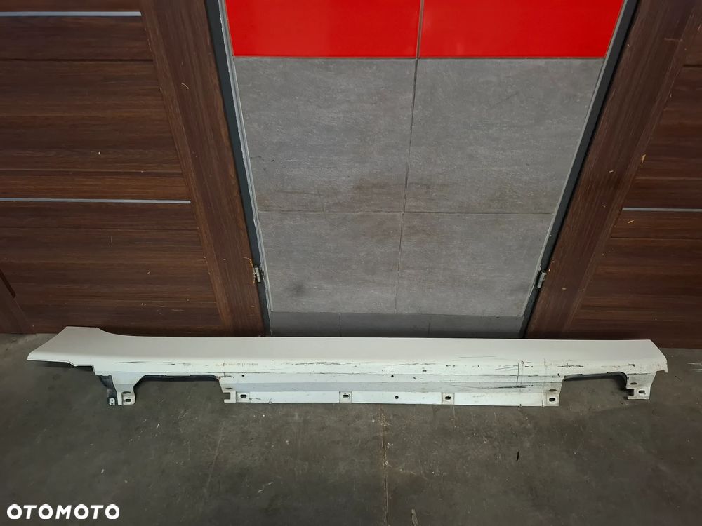 Nakładka progowa prawa BMW 2 F45 2015 rok kolor 300 nr 7318850 - 6