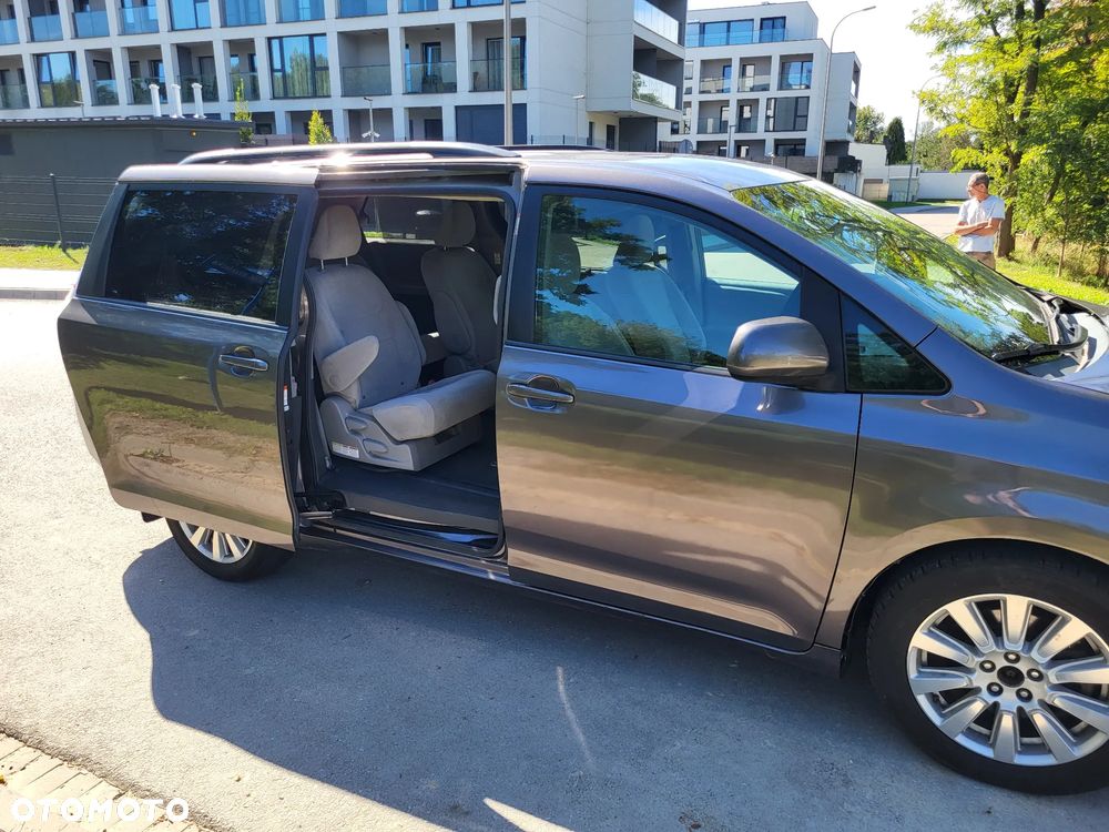 Toyota Sienna 3.5 V6 LE AWD - 26
