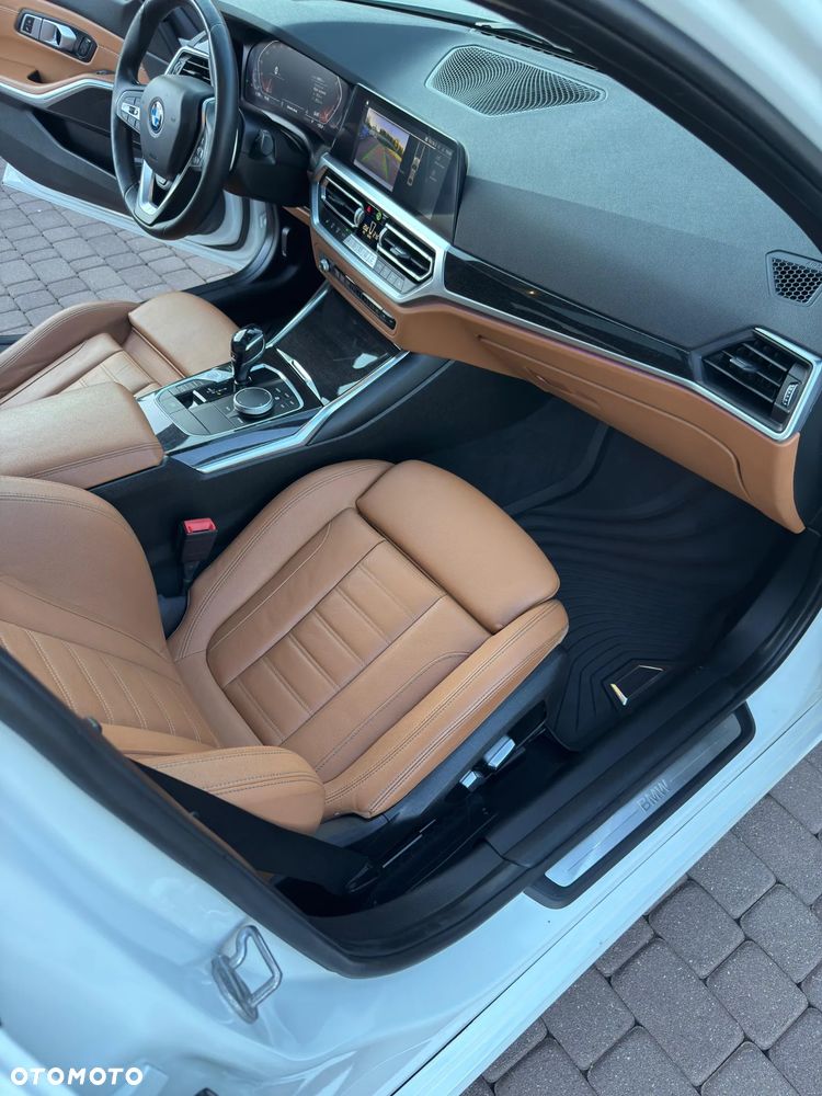 BMW Seria 3 330i xDrive Sport Line - 17