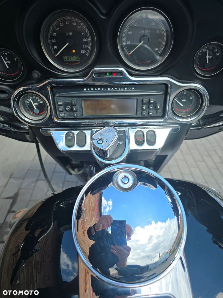 Harley-Davidson FLHT Electra Glide Standard - 13