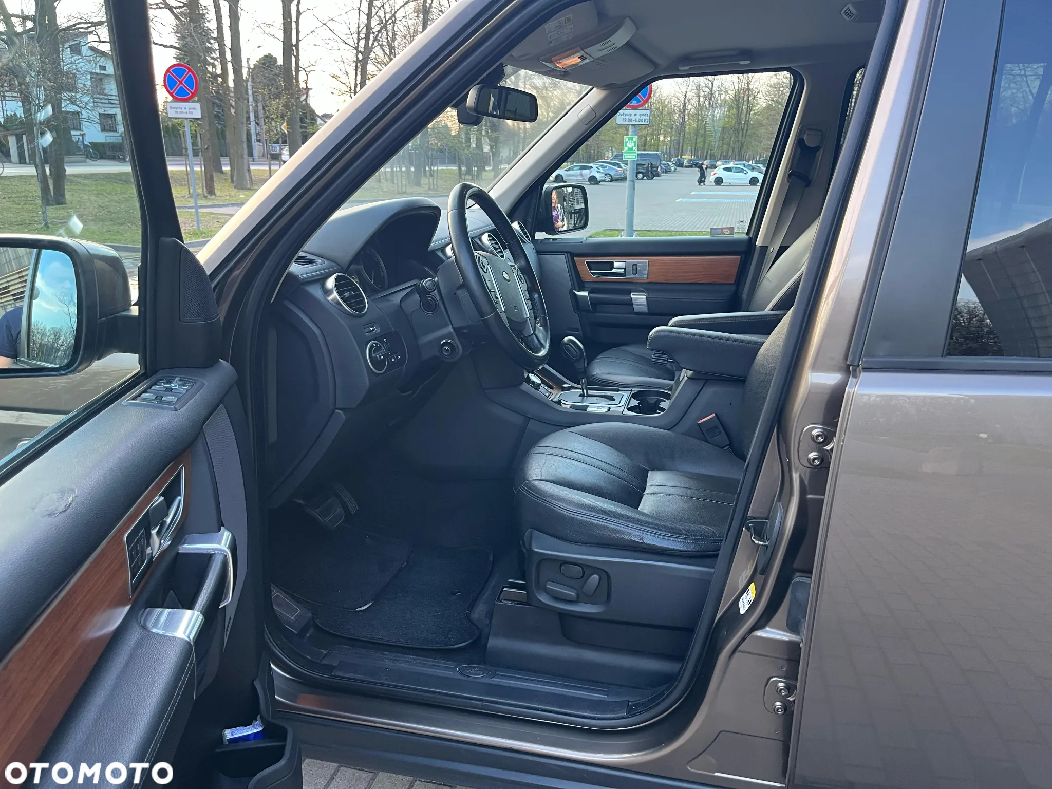 Land Rover Discovery IV 3.0D V6 HSE - 11