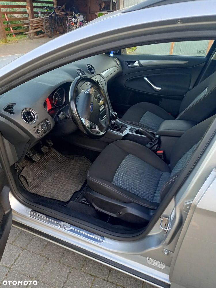Ford Mondeo 2.0 TDCi Ambiente - 9