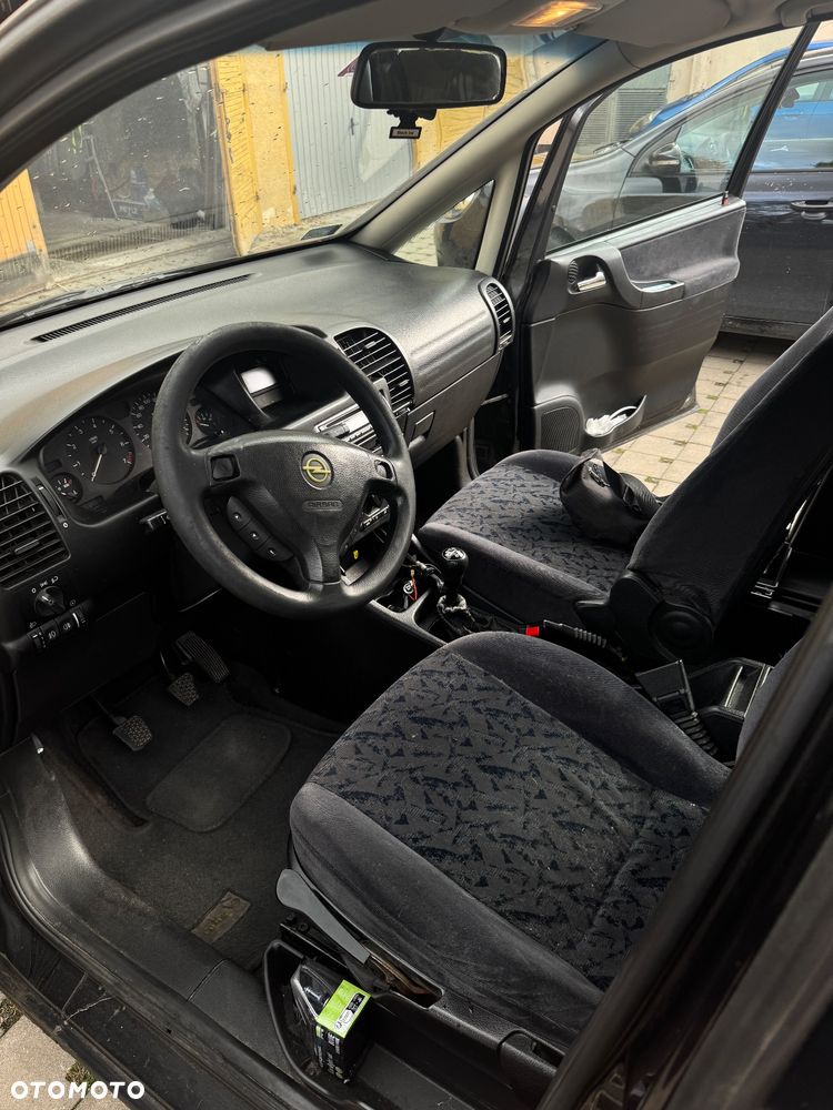 Opel Zafira 1.8 16V - 10