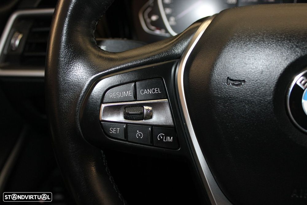 BMW 330 e Touring Auto - 10