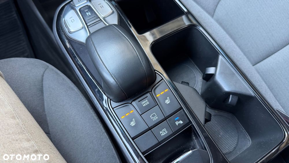 Hyundai IONIQ - 13
