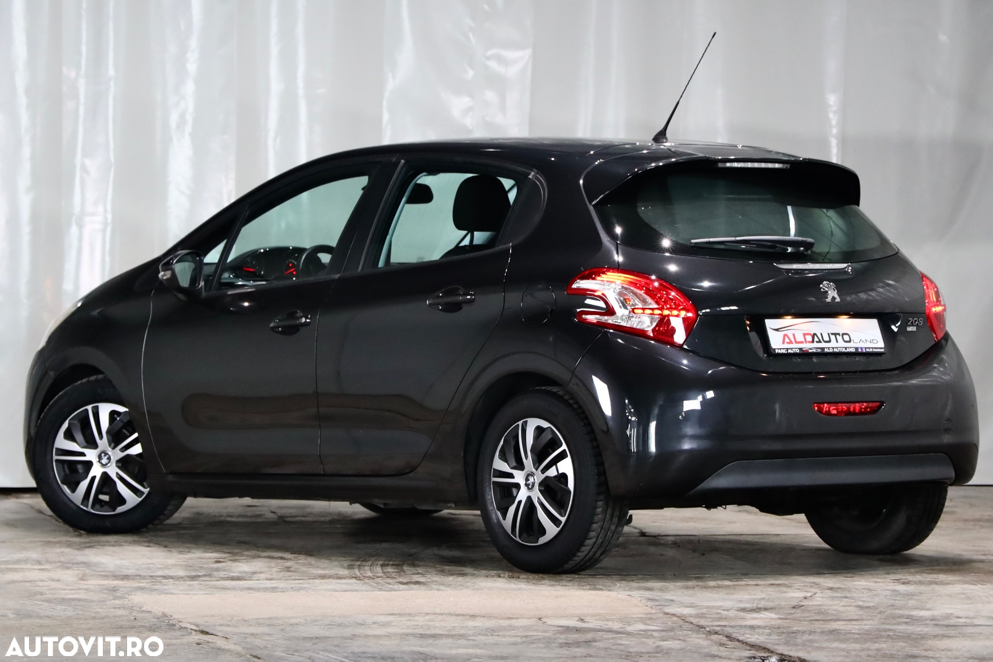 Peugeot 208 1.4 HDi FAP STT Active - 4