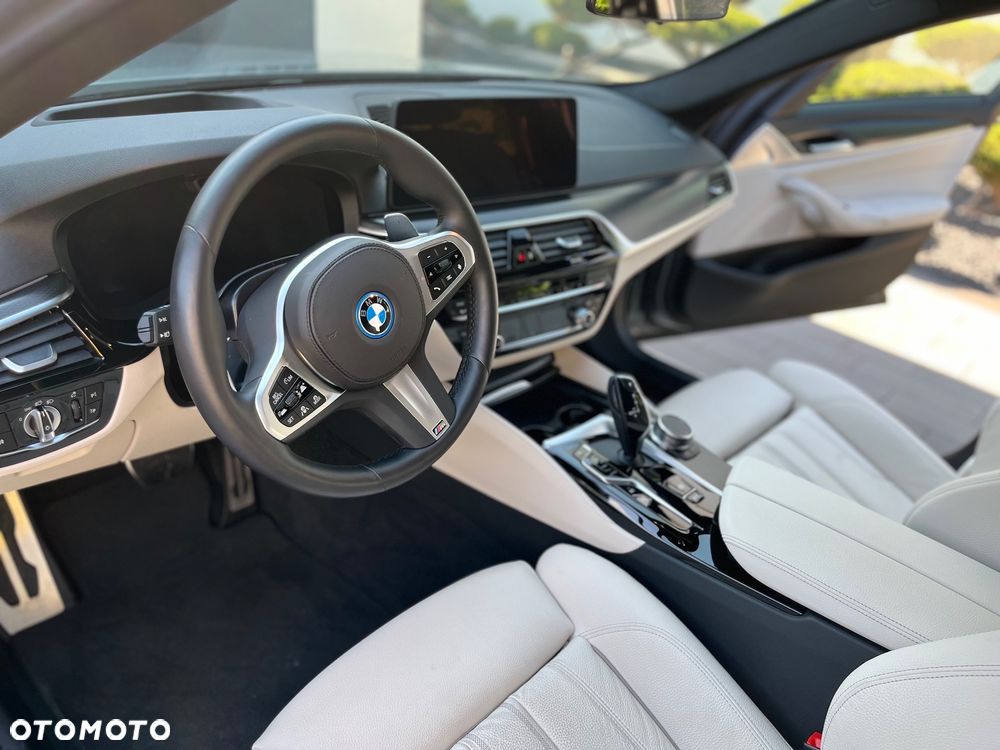 BMW Seria 5 530e xDrive PHEV M Sport Edition - 9