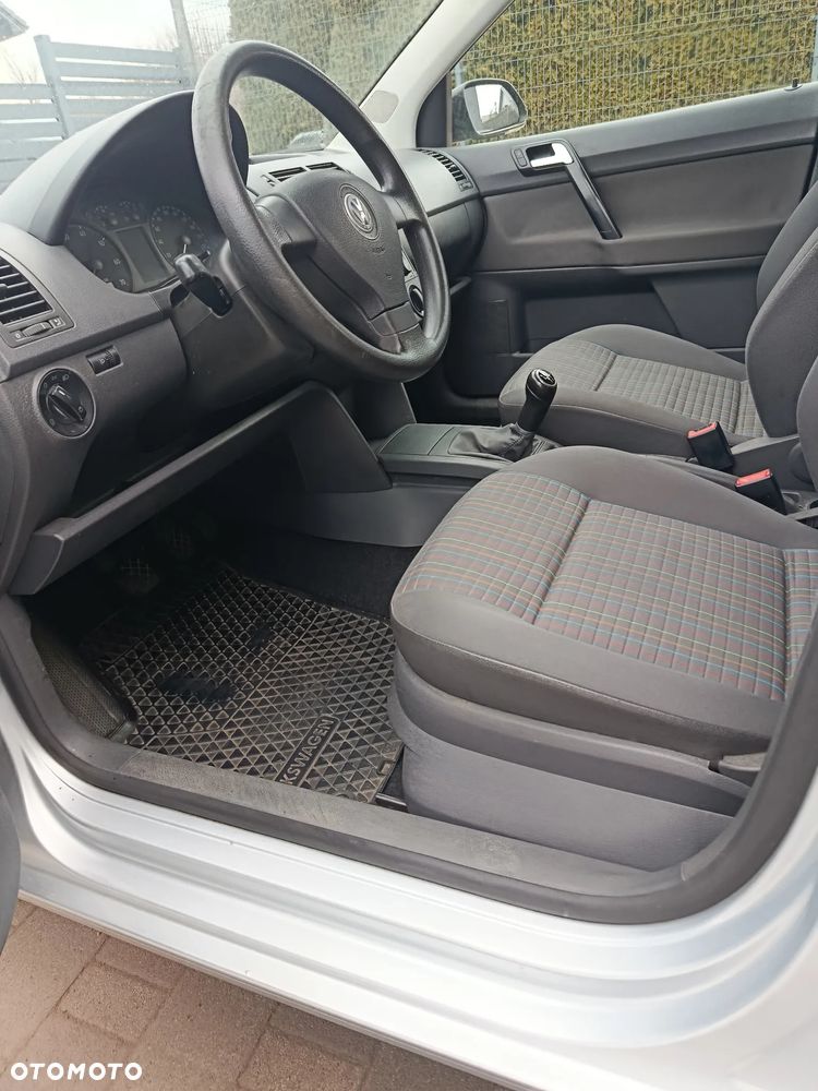 Volkswagen Polo 1.4 16V Trendline - 4