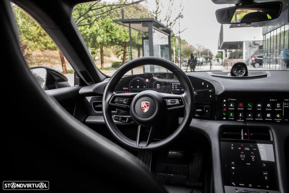 Porsche Taycan Cross Turismo 4 - 37