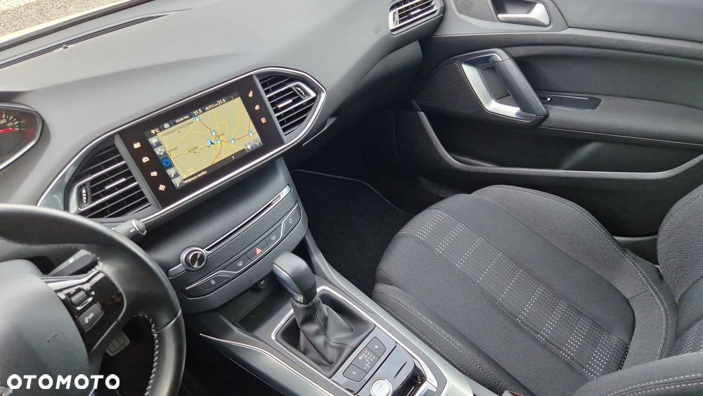 Peugeot 308 ver-1-6-bluehdi-allure-s-s-eat6 - 11