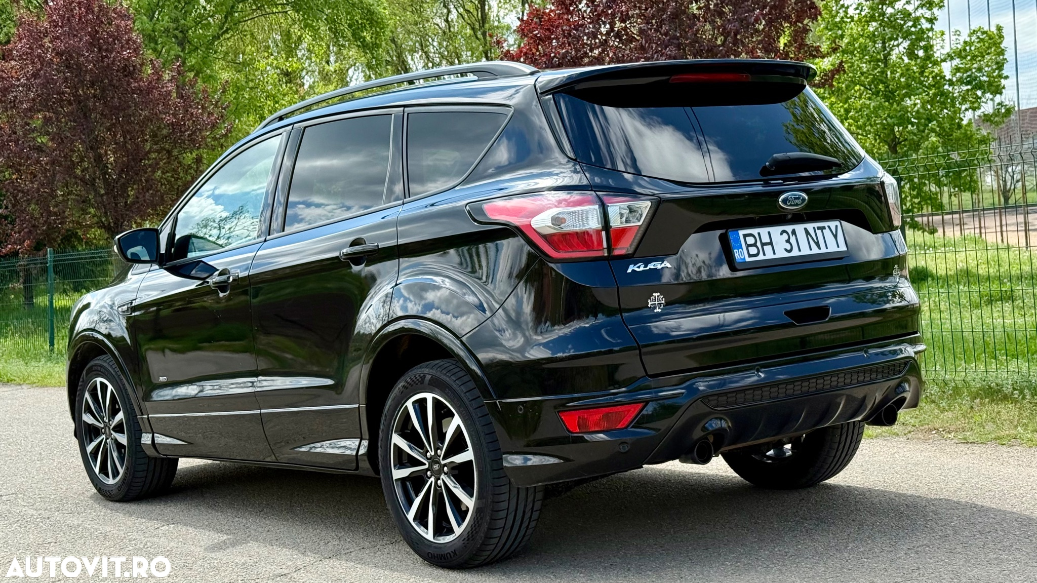 Ford Kuga 2.0 TDCi 4WD Powershift ST-Line - 36